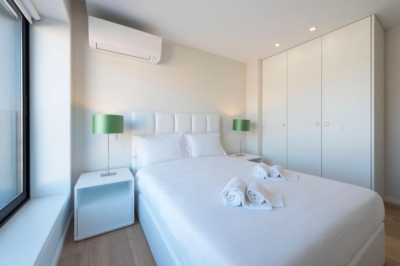 Lovelystay - Trindade Cozy Apartment Porto Bagian luar foto