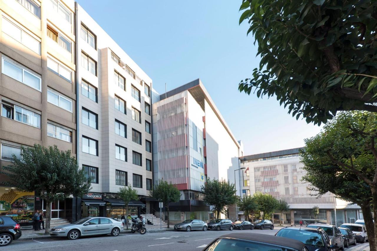 Lovelystay - Trindade Cozy Apartment Porto Bagian luar foto