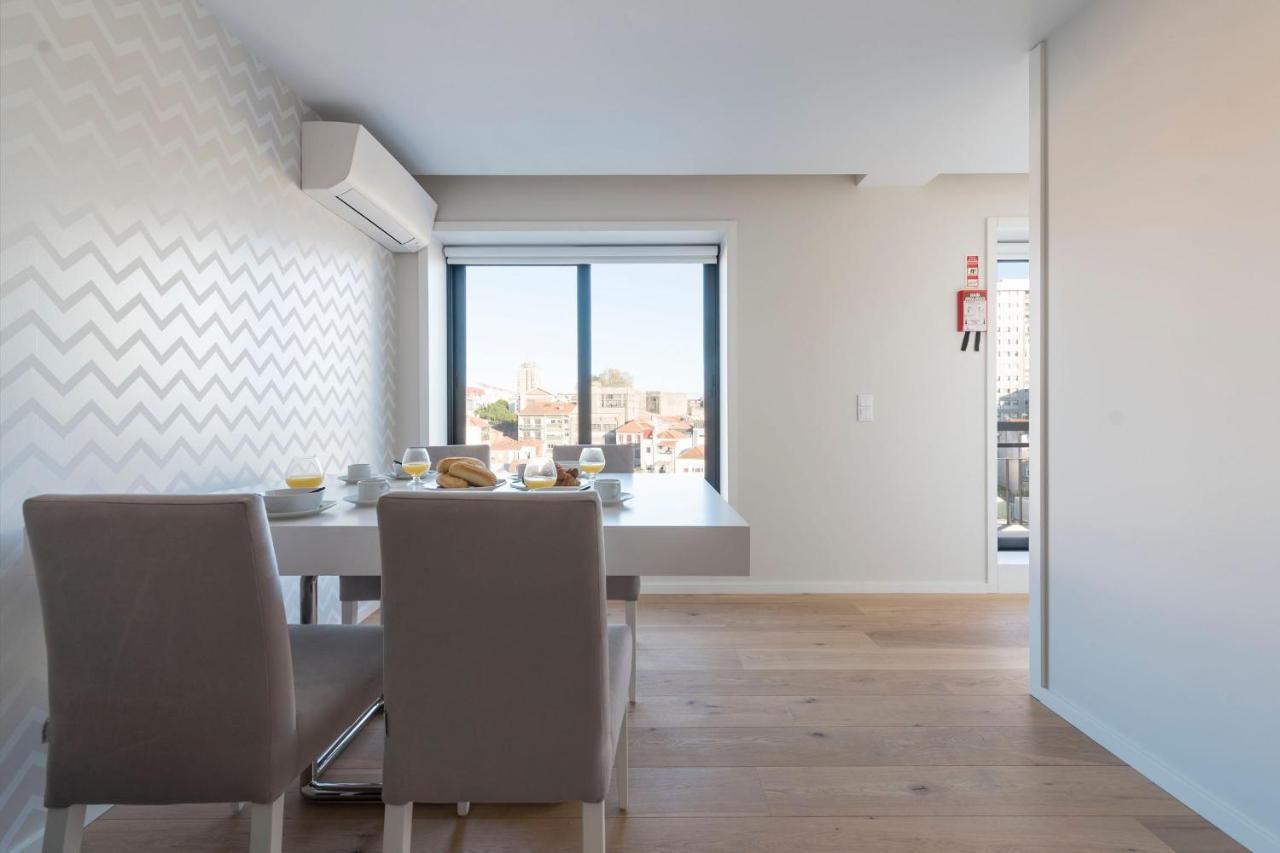 Lovelystay - Trindade Cozy Apartment Porto Bagian luar foto