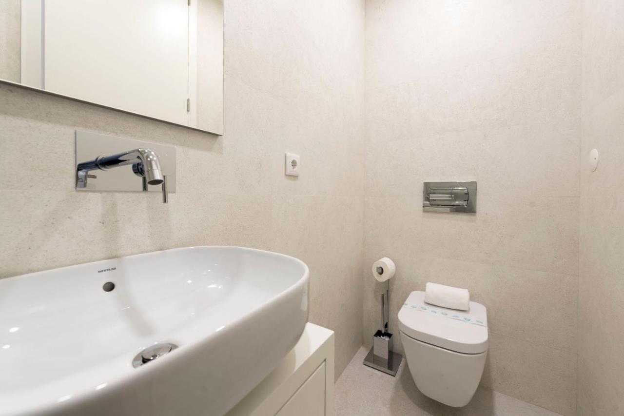Lovelystay - Trindade Cozy Apartment Porto Bagian luar foto